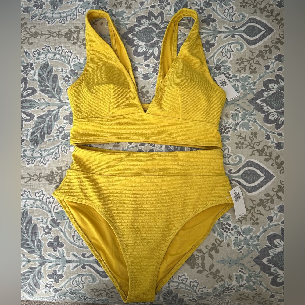 Old Navy Ribbed Bikini NWT Medium